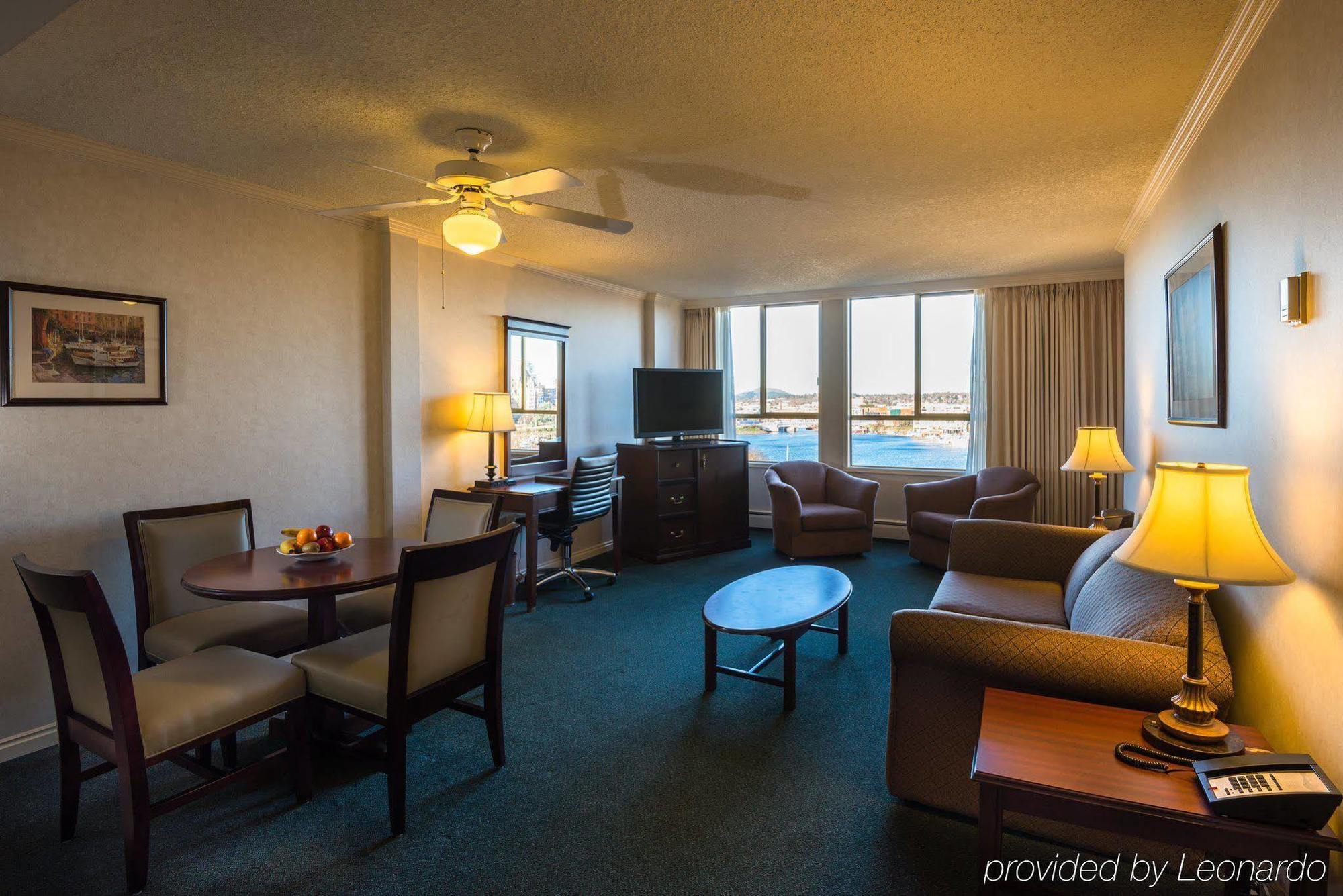 Harbour Towers Hotel & Suites Victoria Exterior foto